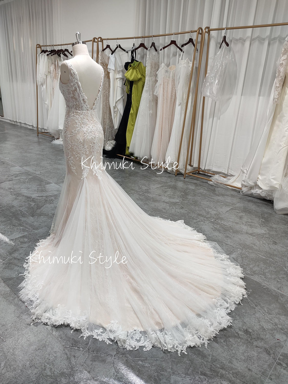 Long Train Floral Lace Wedding Dress