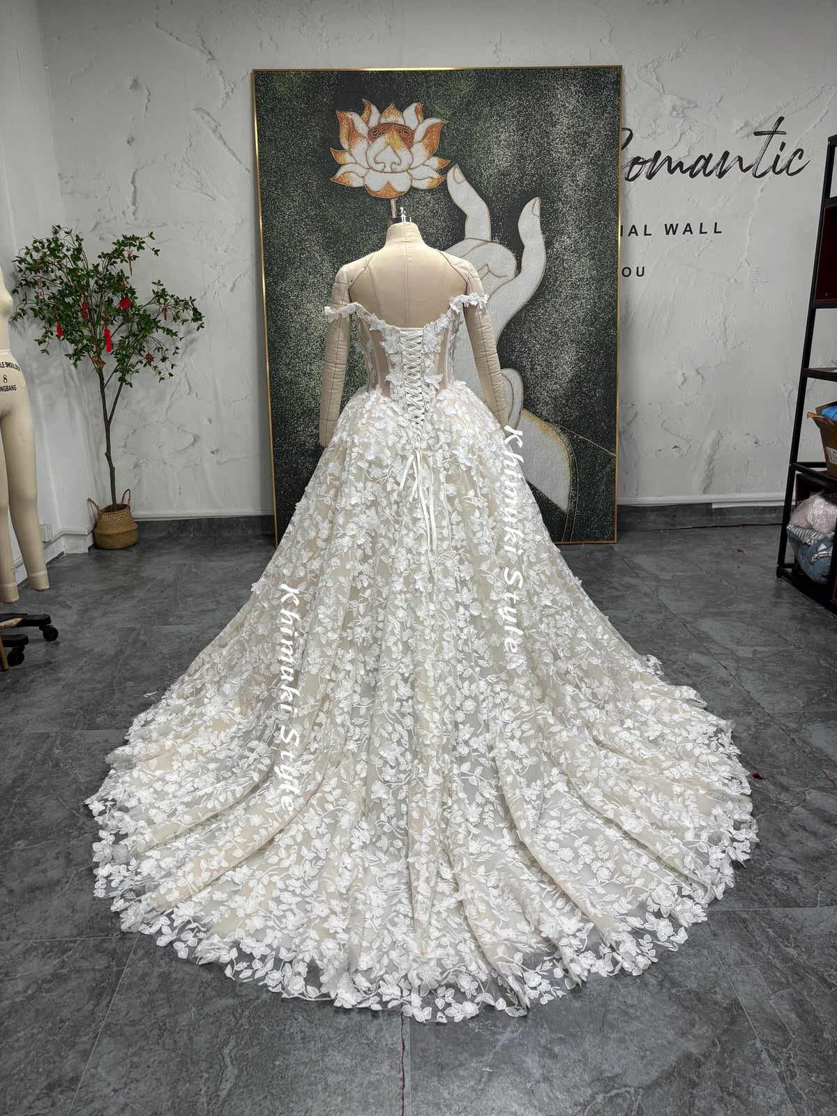Long Train Floral Lace Wedding Dress