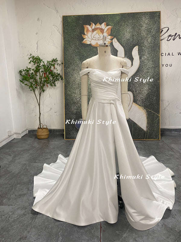 Off the shoulder sleeves wedding dress