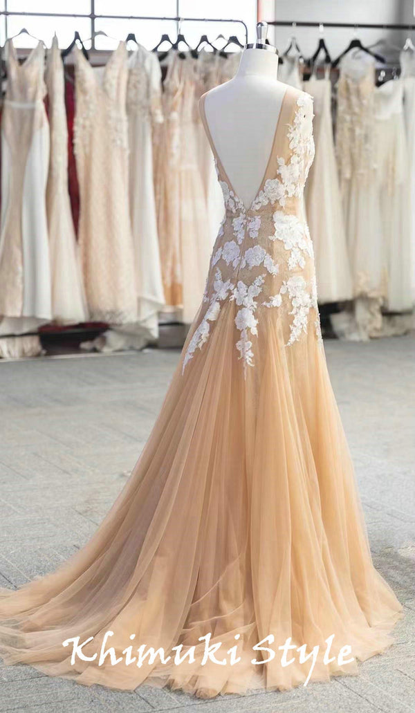 V-back Floral Lace Wedding Dress