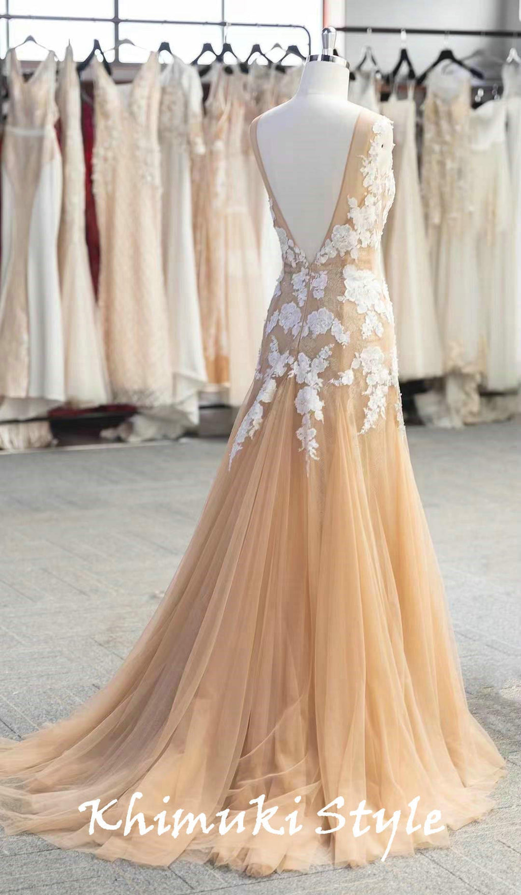 V-back Floral Lace Wedding Dress