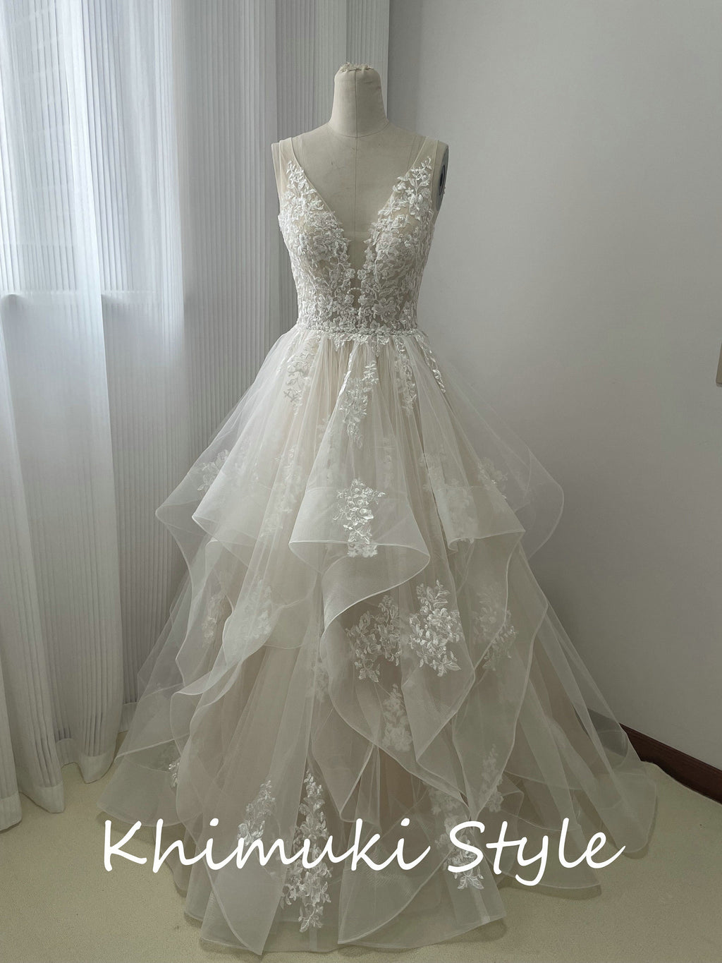 Fashion Tiered Skirt Wedding Dress